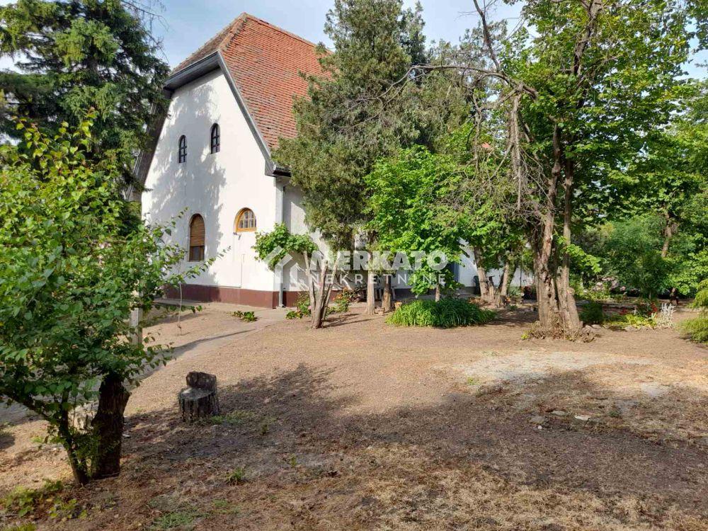 Vila sa mansardom na placu od 14a, Zrenjanin ID#1298