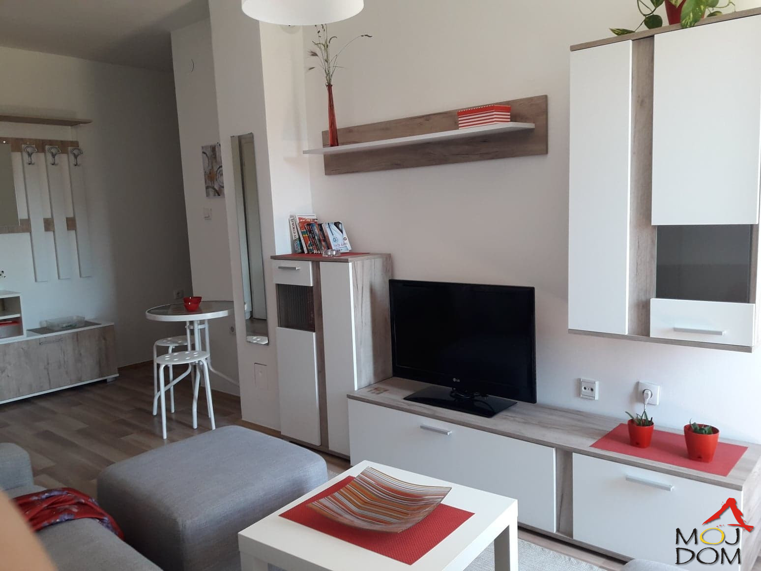 Stan,NOVI SAD,SOMBORSKI BULEVAR,kv: 34, € 400, ID: 9103482