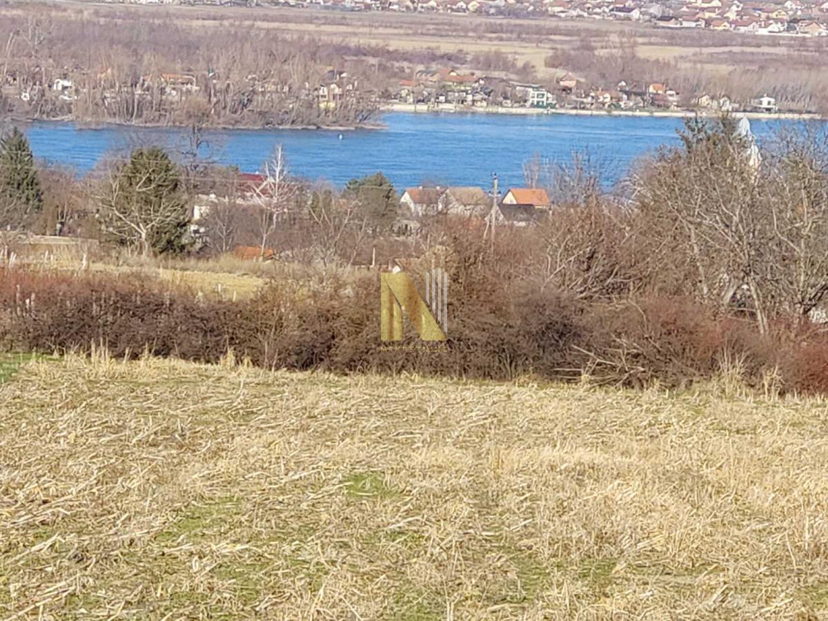 Parcela u Čereviću sa pogledom na Dunav