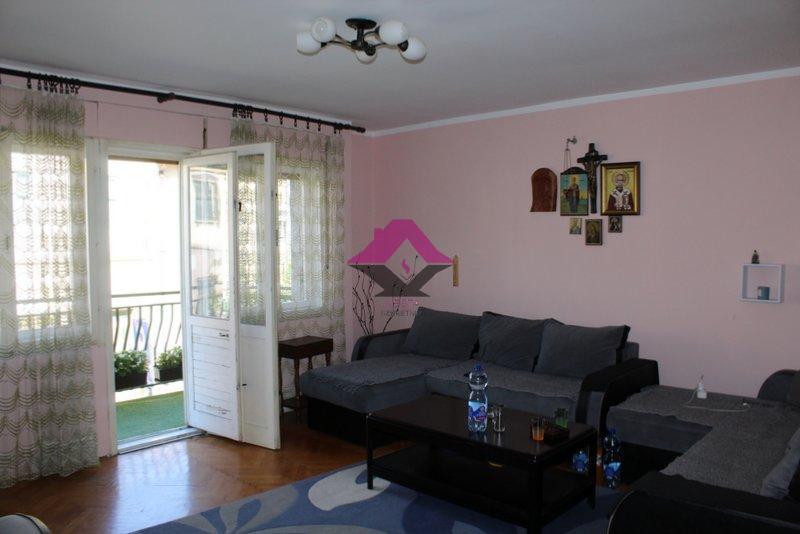 Aranđelovac-centar, kuća sa lokalom, po+pr+1+ptk, 250m2, uknjižena ID#1283