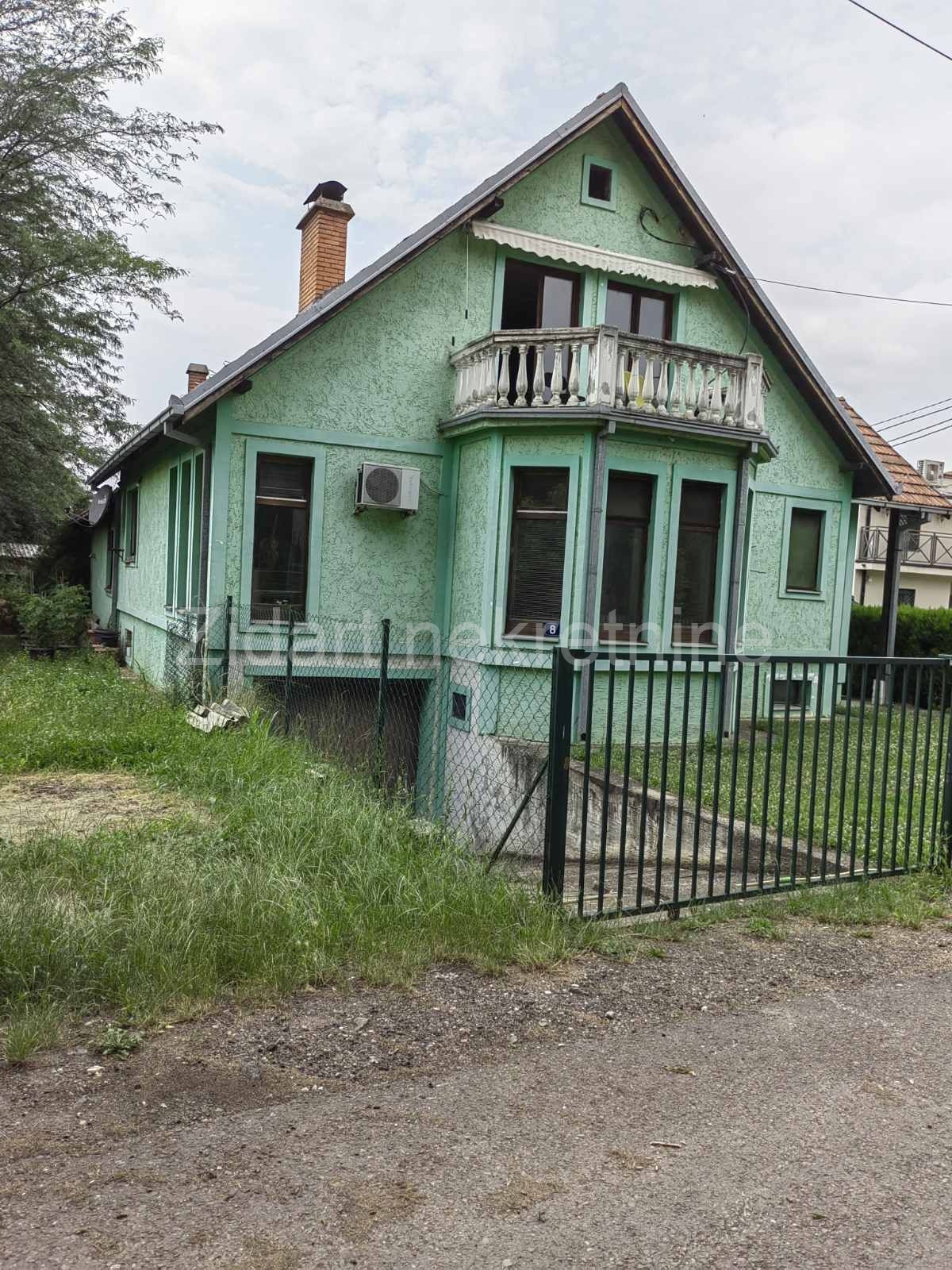 Ozakonjena kuća, Zemun, Majevička, 376m2